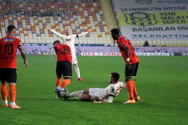 Spor Toto Süper Lig: Yeni Malatyaspor: 0 Galatasaray: 0 (İlk yarı)