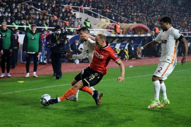 Spor Toto Süper Lig: Yeni Malatyaspor: 0 Galatasaray: 0 (İlk yarı)