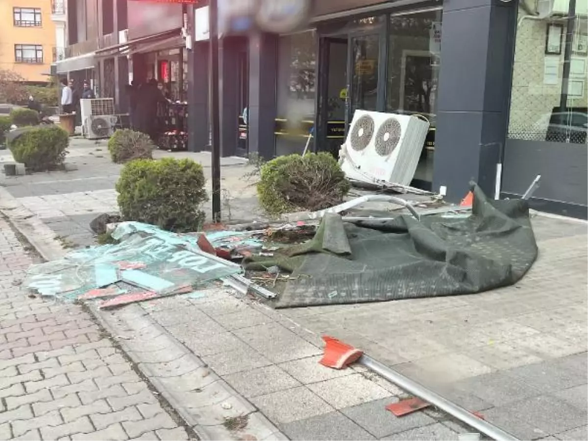 TUZLA\'DA FREN YERİNE GAZA BASTI; KALDIRIMDAKİ KİŞİ ÖLÜMDEN DÖNDÜ