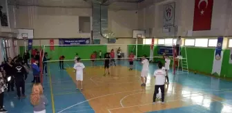 Yüksekova polisinden voleybol ve satranç turnuvası