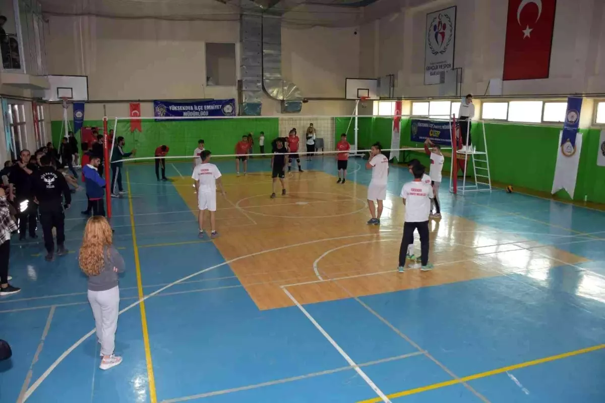 Yüksekova polisinden voleybol ve satranç turnuvası