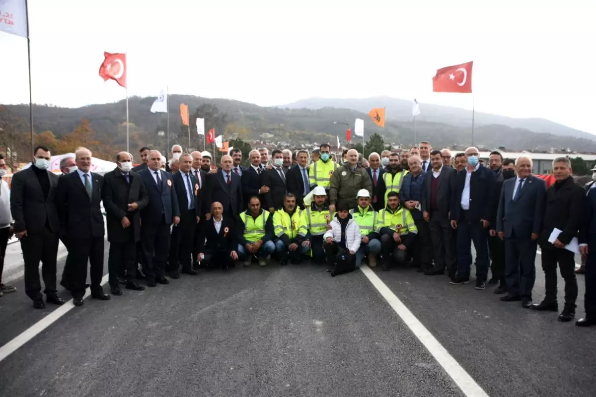 80 günde tamamlanan Ayancık Terminal Köprüsü hizmete açıldı