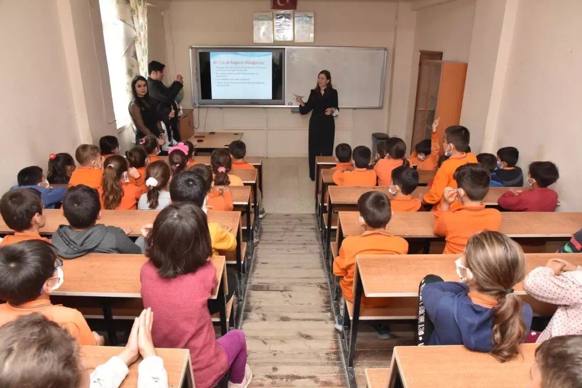 Anamur\'da ilkokul öğrencilere "Teknoloji Bağımlılığı ve Faydalı Kullanımı" semineri