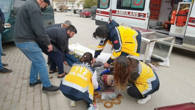 Bursa'da lodostan devrilen simit arabasının altında kalan seyyar satıcı yaralandı