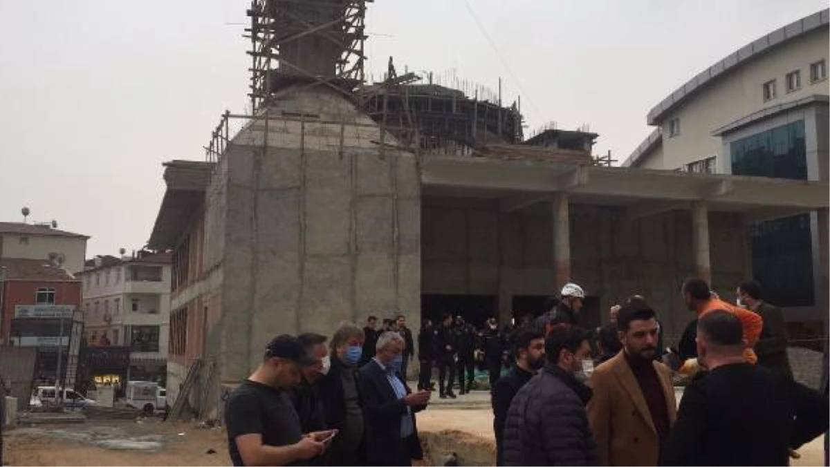 Cami inşaatında iskele çöktü: 8 işçi yaralı