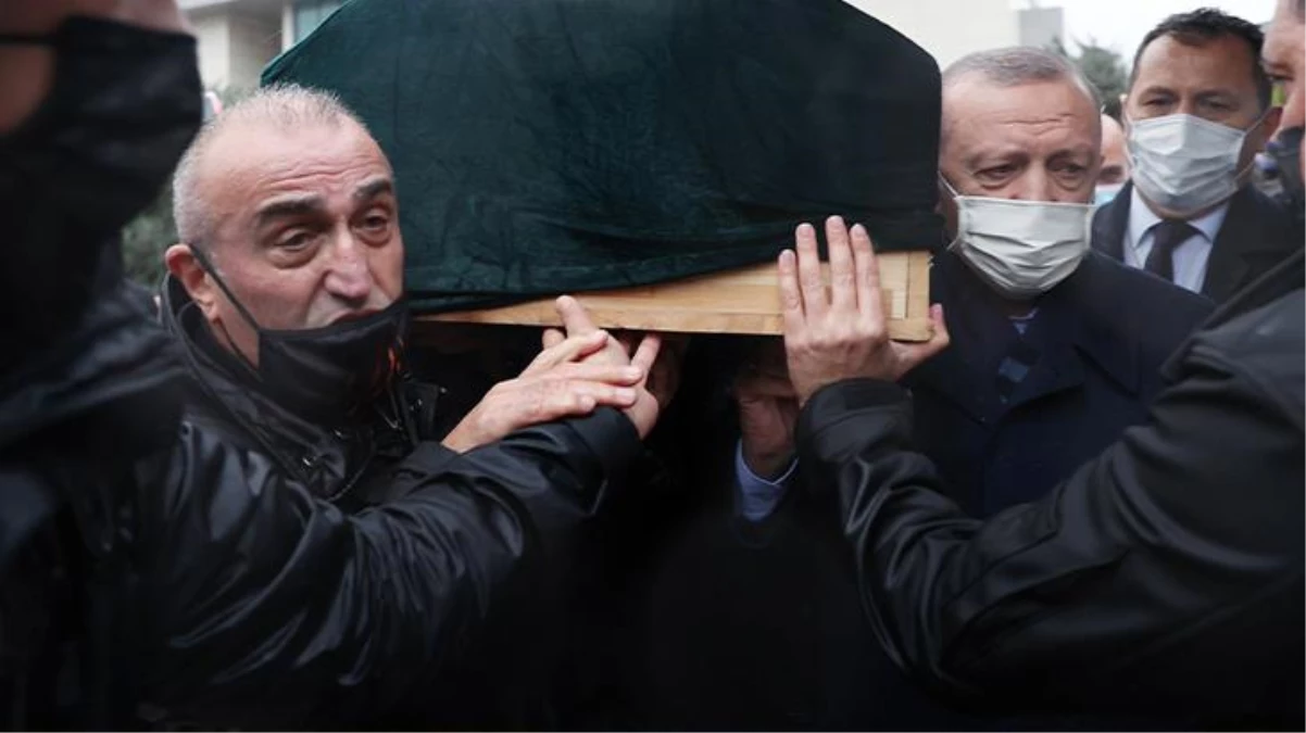 Erdoğan ve Abdurrahim Albayrak, Mustafa Cengiz\'in tabutunu birlikte taşıdı