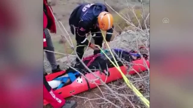 DİYARBAKIR - 35 metre yüksekten kanyona düşen kadın kurtarıldı