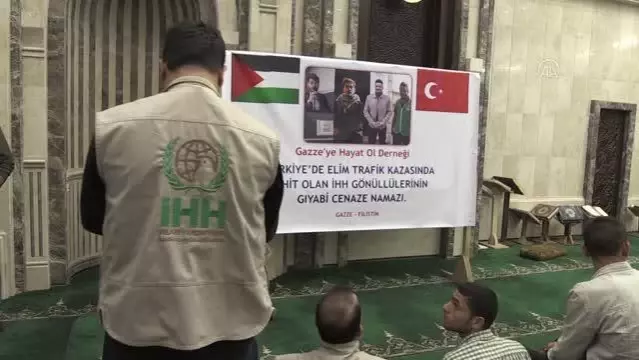 genc ihh gonulluleri icin gazze de giyabi cenaze namazi kilindi son dakika