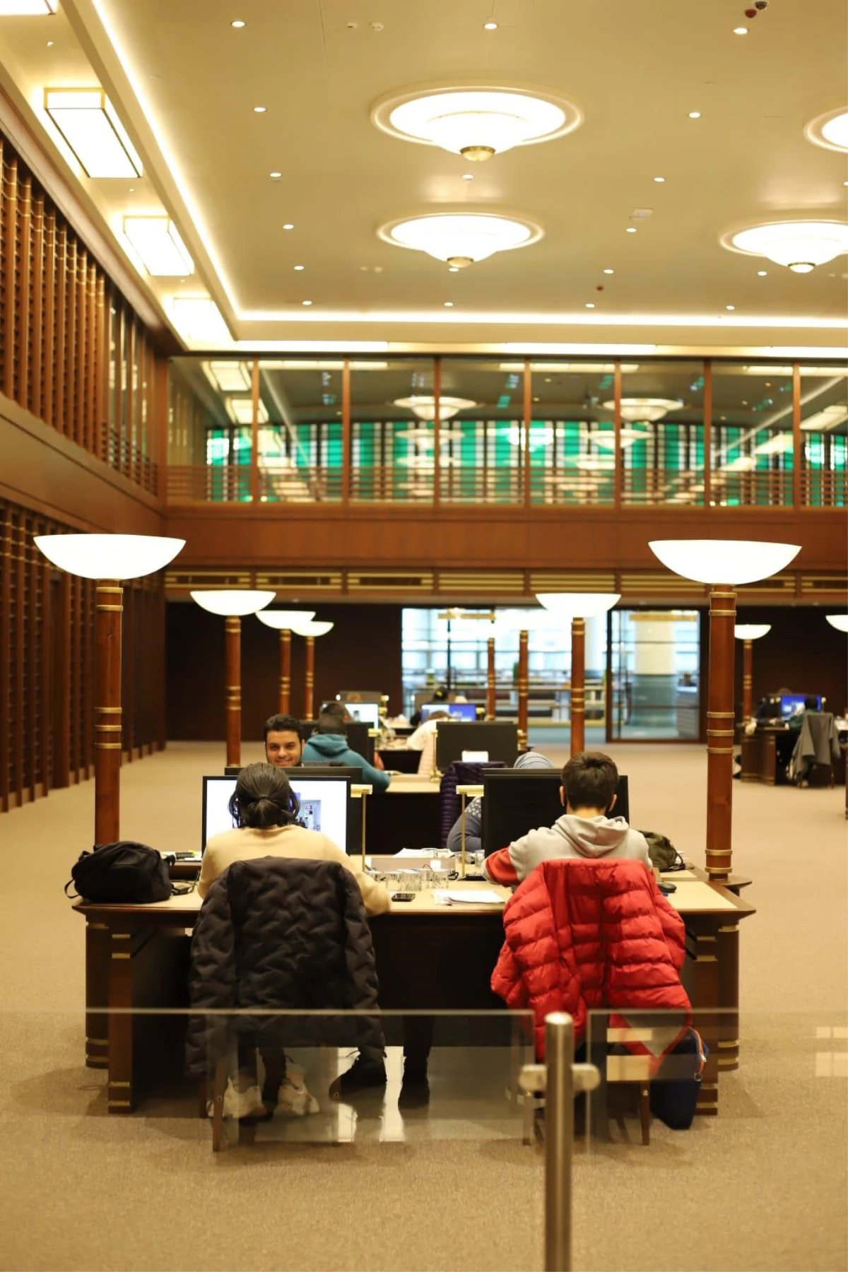 Gölbaşı\'nda kitapsever öğrenciler Cumhurbaşkanlığı Millet Kütüphanesini ziyaret etti