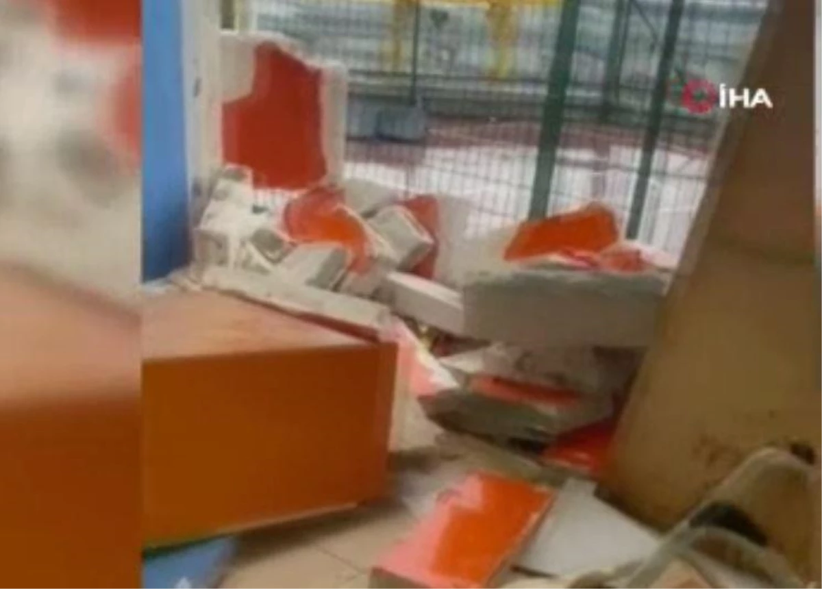 Halkalı\'da özel bir kolejin duvarı yıkıldı