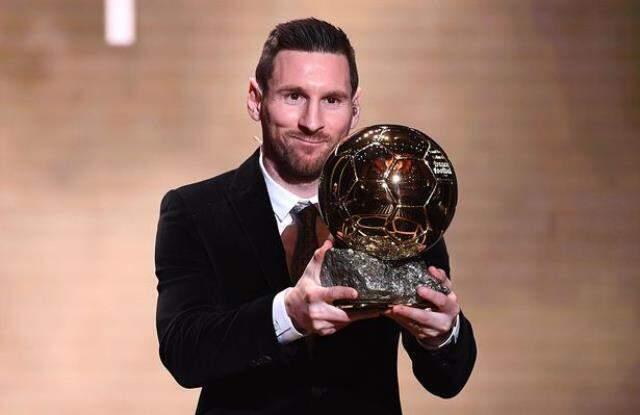 unlu model ballon d or u messi kazanirsa soyunacak