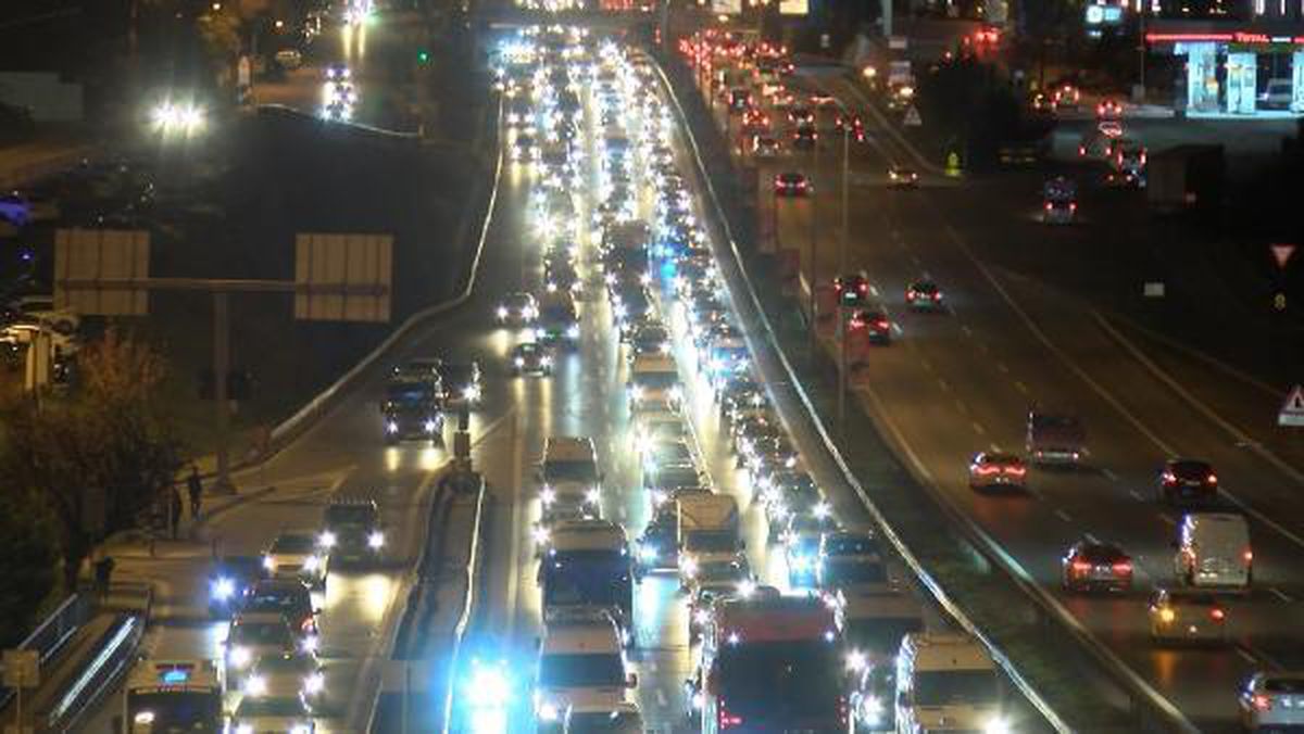 İstanbul\'da haftanın ilk iş gününde trafik yoğunluğu