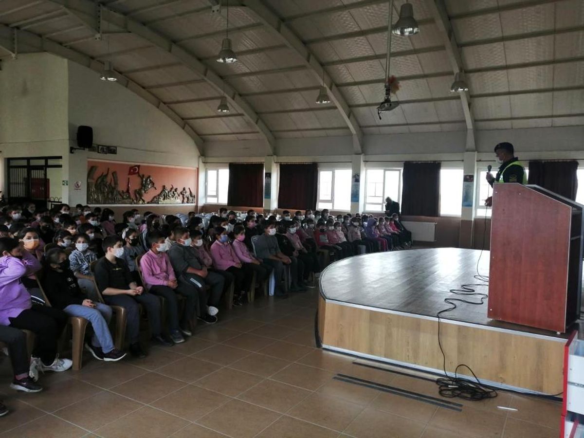 Jandarma\'dan öğrencilere trafik semineri