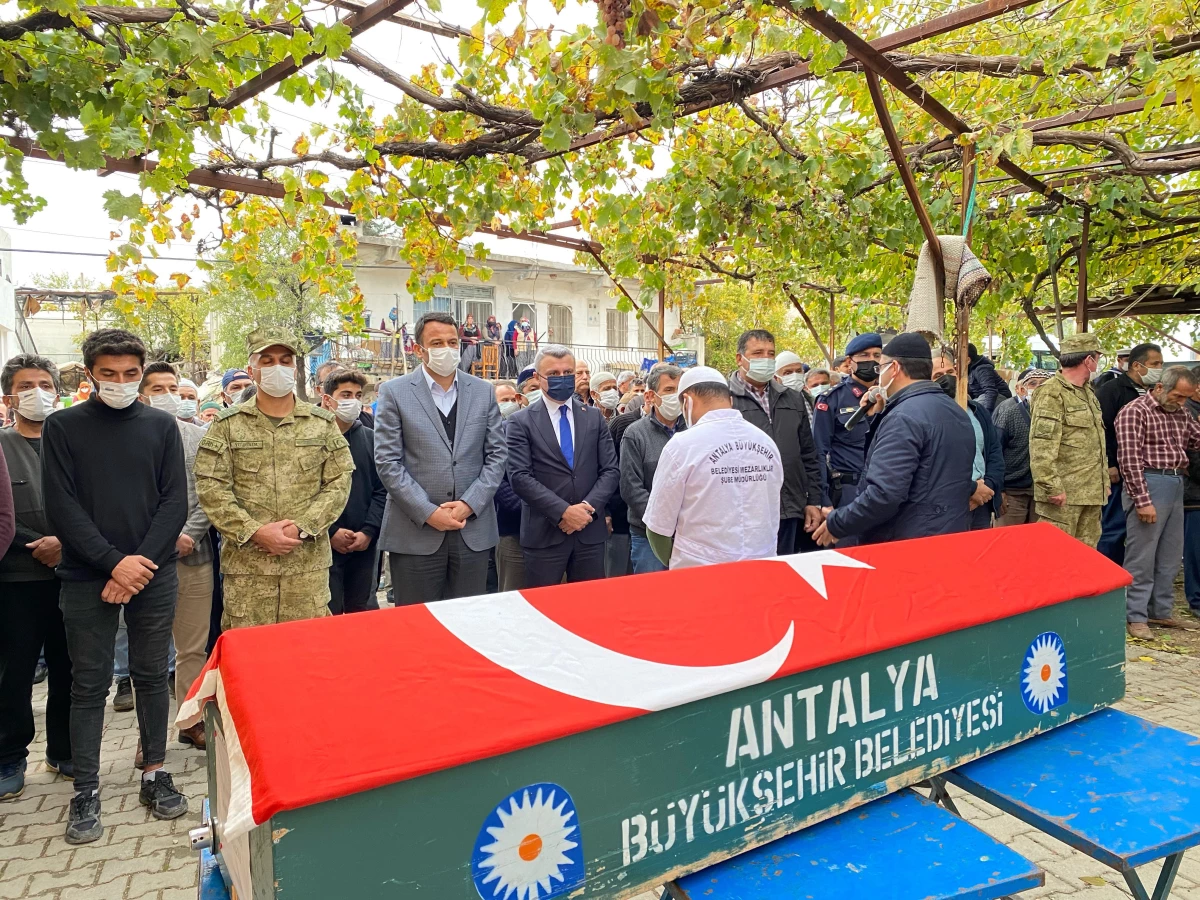 Kıbrıs gazisi Yılmaz, Antalya\'da son yolculuğuna uğurlandı