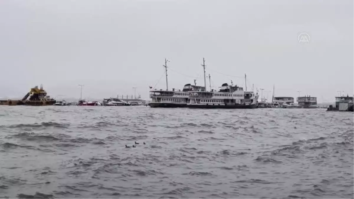 Kuvvetli rüzgar nedeniyle deniz taştı