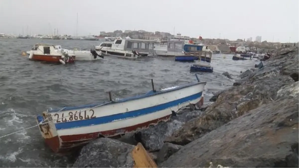 Lodos nedeniyle pendik\'te 2 balıkçı teknesi battı