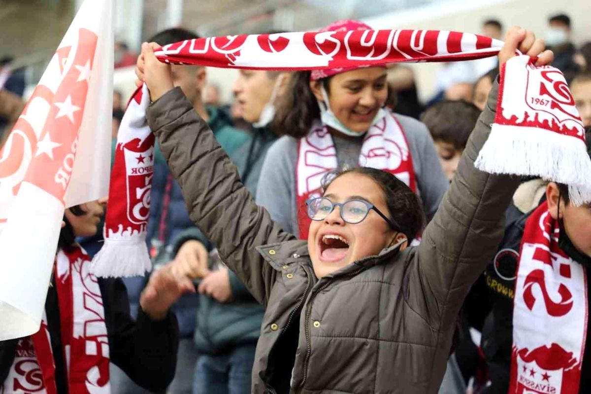 Minik Yiğidolar, Sivasspor\'a destek olmaya devam ediyor
