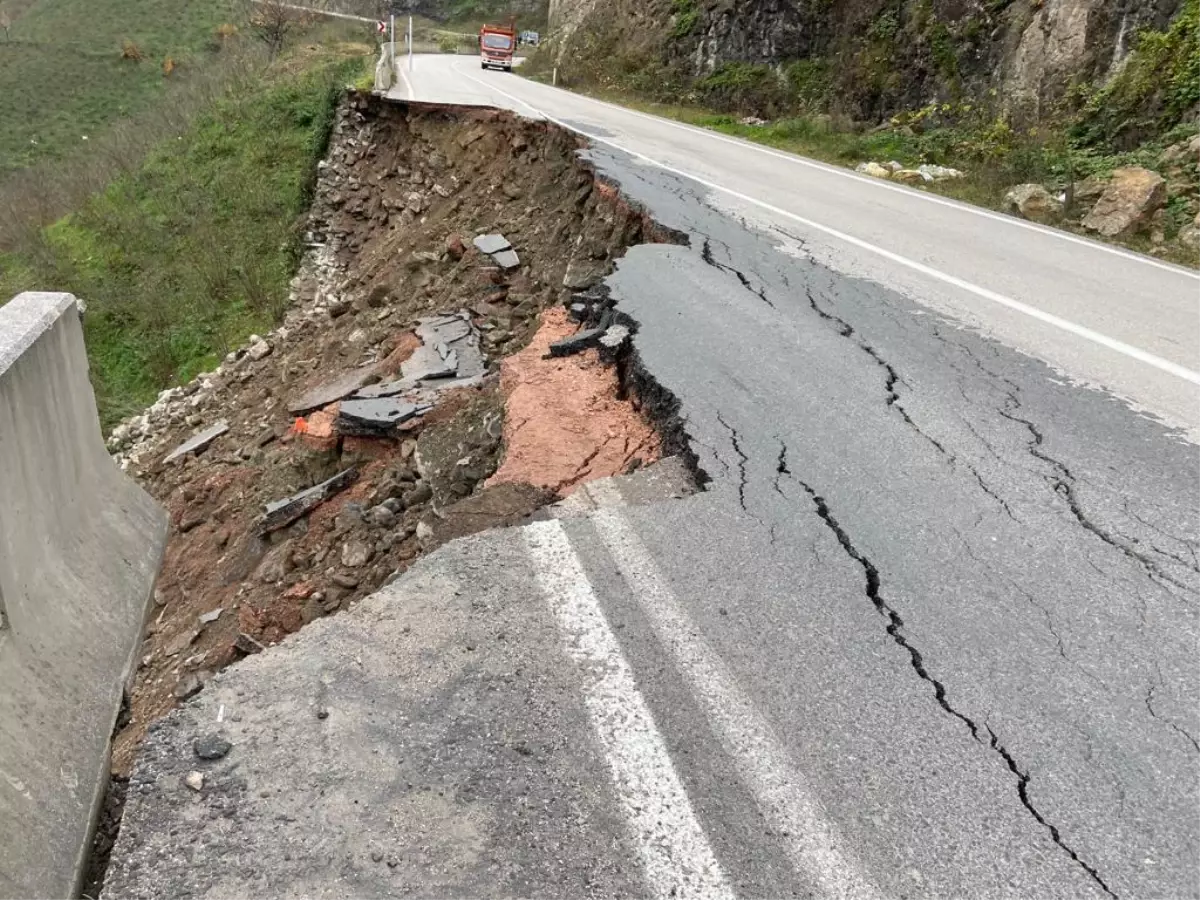 Son dakika haberleri... Ordu\'da heyelan anı kameraya yansıdı