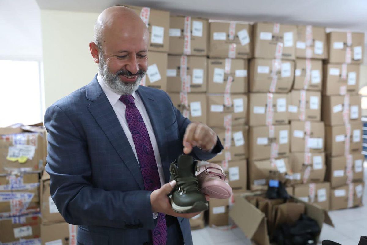 Sosyal Market\'ten ihtiyaç sahiplerine kışlık kıyafet yardımı
