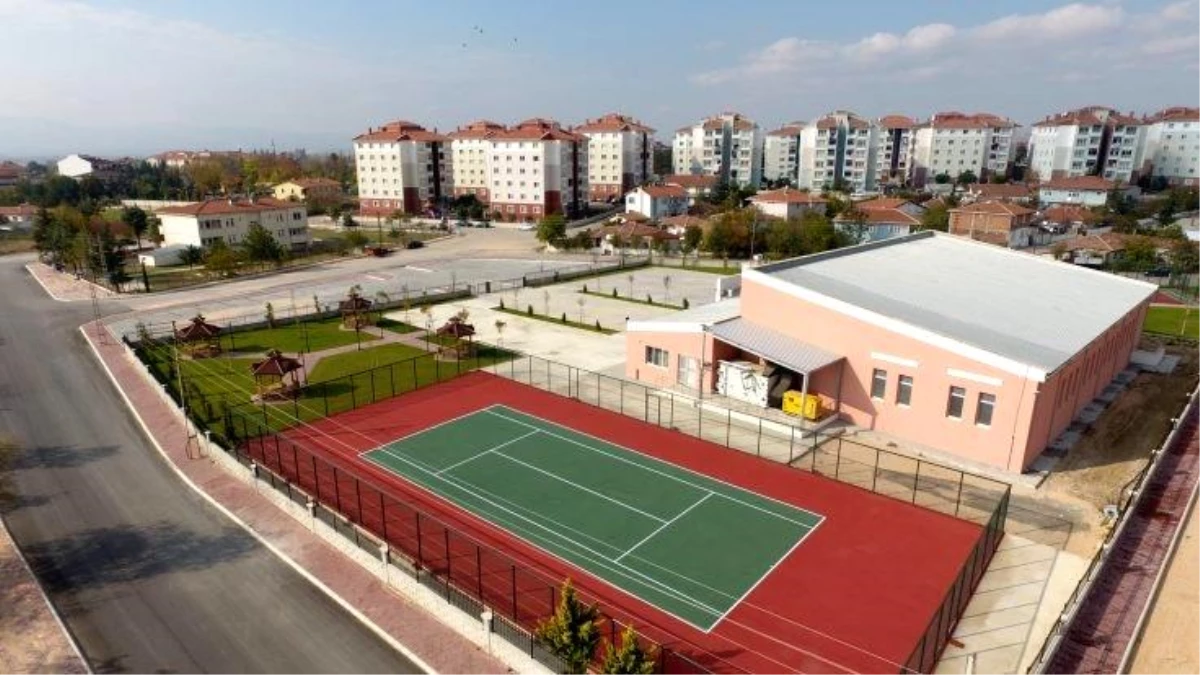 Suluova\'da tenis kortunun yapımı tamamlandı