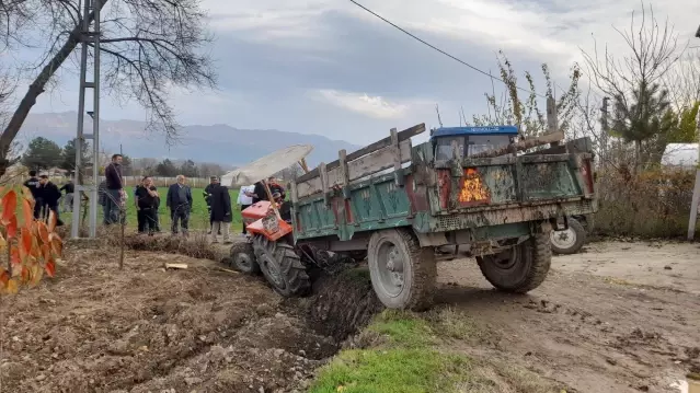 Devrilen traktörün altında kalan sürücü yaralandı