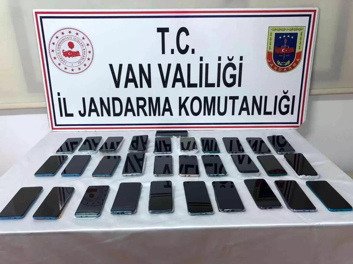 Van\'da 31 adet kaçak cep telefonu ele geçirildi