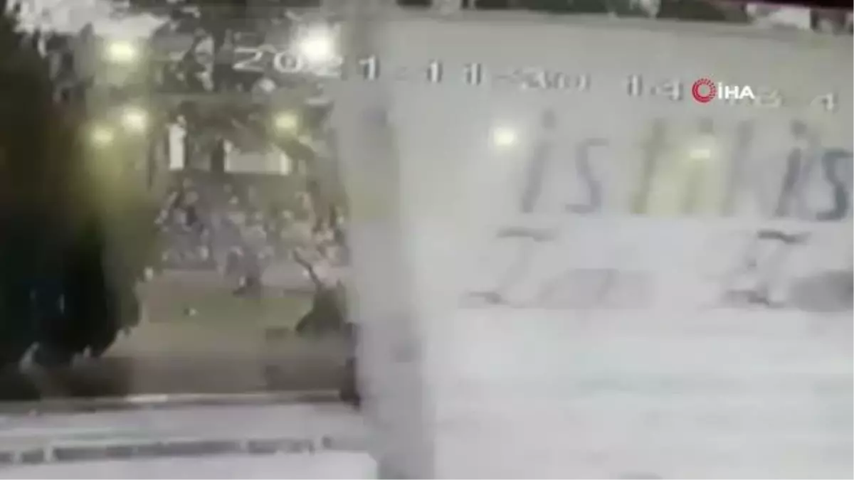 Son dakika haberi: Ağacın devrilme anı kamerada