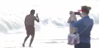 Antalya'da güneşli havada deniz keyfi