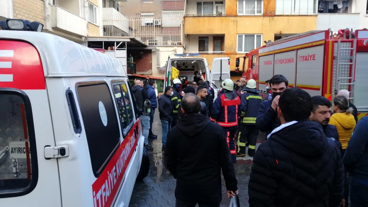 Anten tamiri için çıktığı beşinci kattan düştü