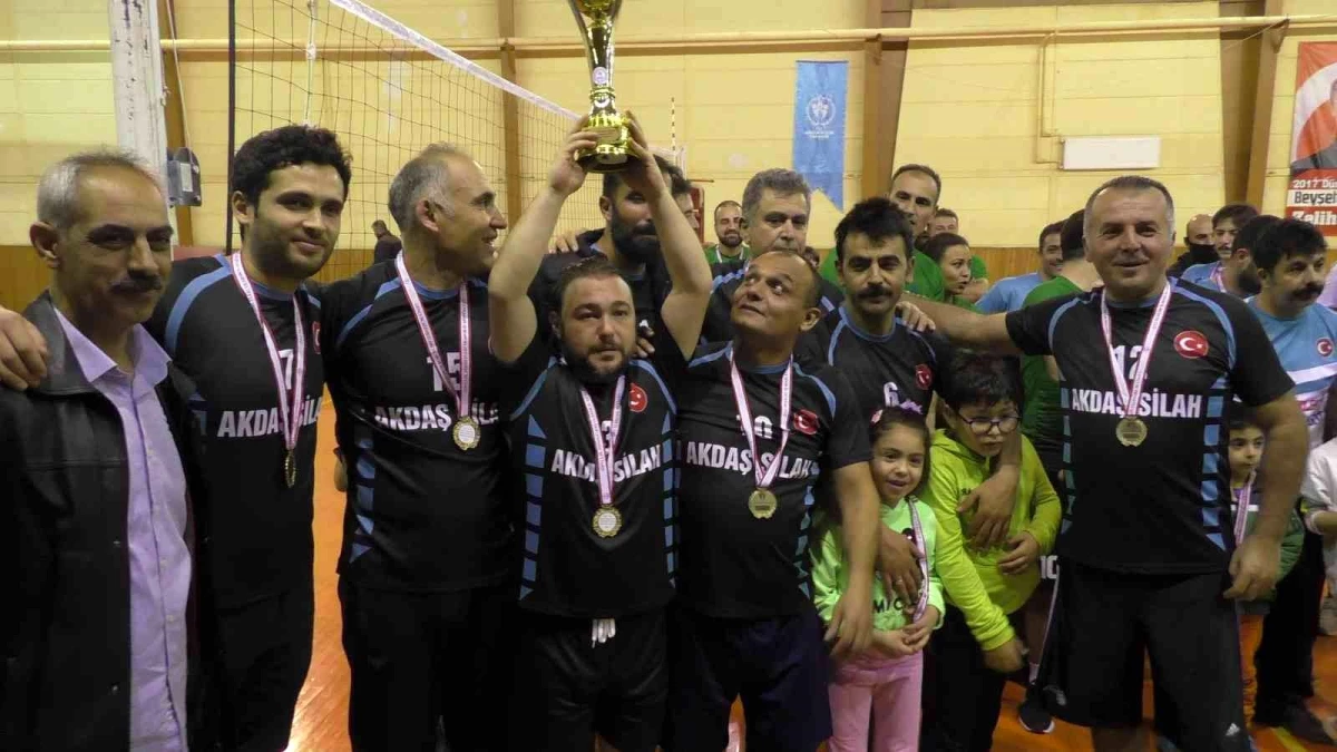 Beyşehir\'de öğretmenler arası voleybol turnuvası sona erdi