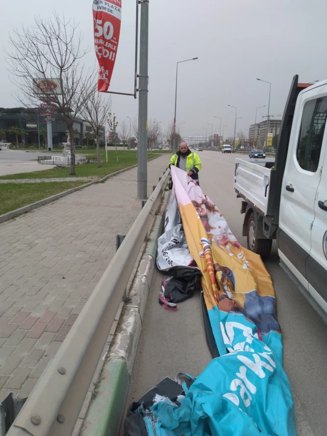 Bursa'da AKOM ekipleri, lodos kaynaklı 212 olaya müdahale etti