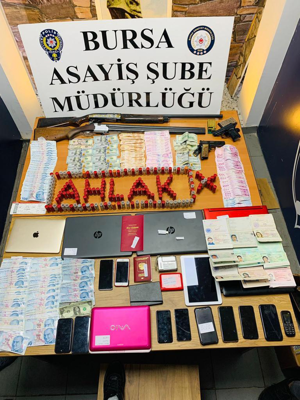 Son dakika... Bursa\'da fuhuş operasyonunda 12 şüpheli yakalandı