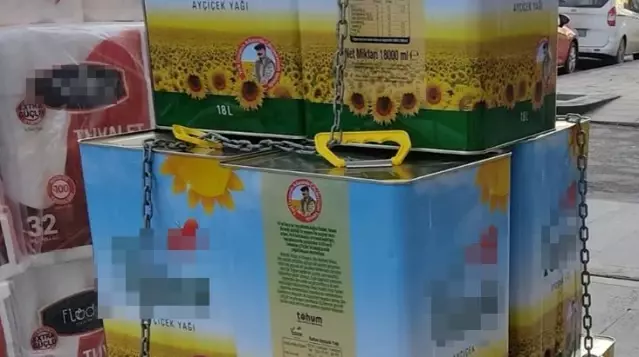 Büyük zam gelmişti! Markette ayçiçek yağlarını çalınmasın diye zincirlediler!