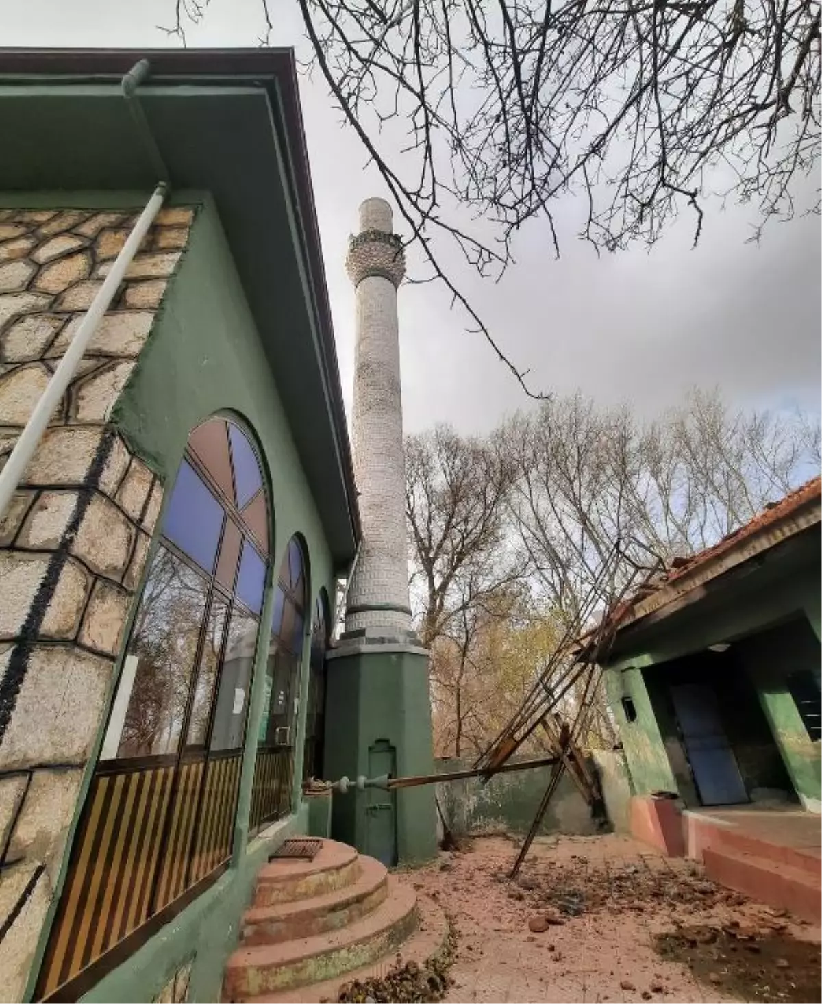 Çorum\'da uçan çatının altında kalan 3 yaşındaki Hasanat yaralandı (2)