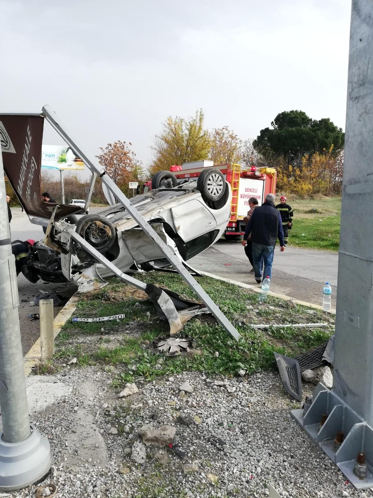 Denizli\'de taklalardan atan otomobilde 2 kişi yaralandı