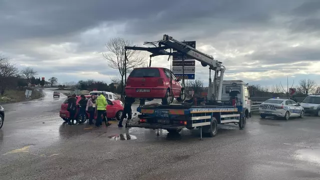 Edirne'de iki otomobilin çarpışması sonucu 2 kişi yaralandı