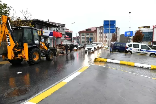 Esenyurt, fırtına sonrası yaralarını sarıyor