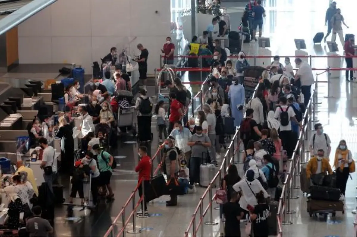 Flights are suspended due to heavy storm at Istanbul Airport