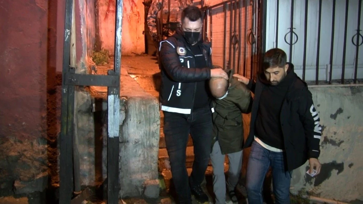 Son dakika haber... İstanbul\'da uyuşturucu tacirlerine yönelik eş zamanlı operasyon