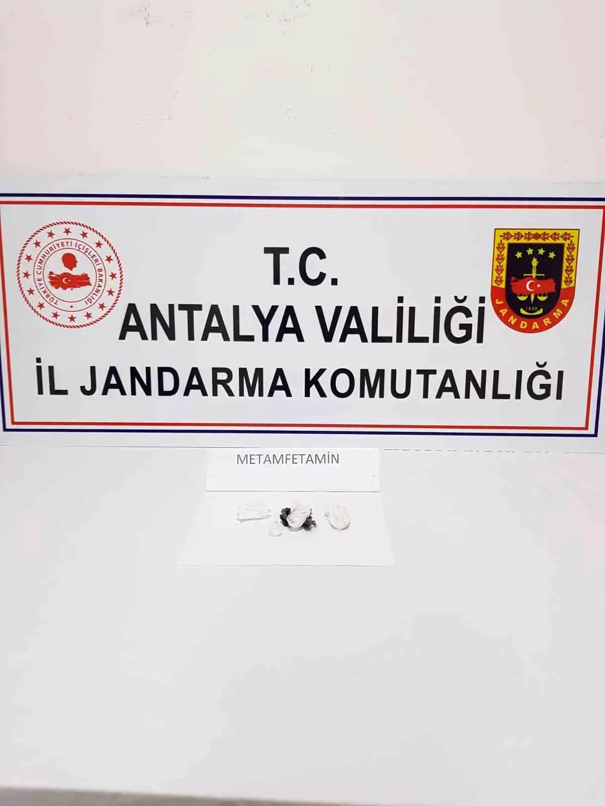 Jandarma ekipleri, 2 şahsı uyuşturucu madde kullanırken yakaladı