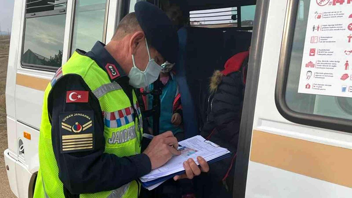 Kırıkkale\'de jandarma okul servis araçlarını denetledi