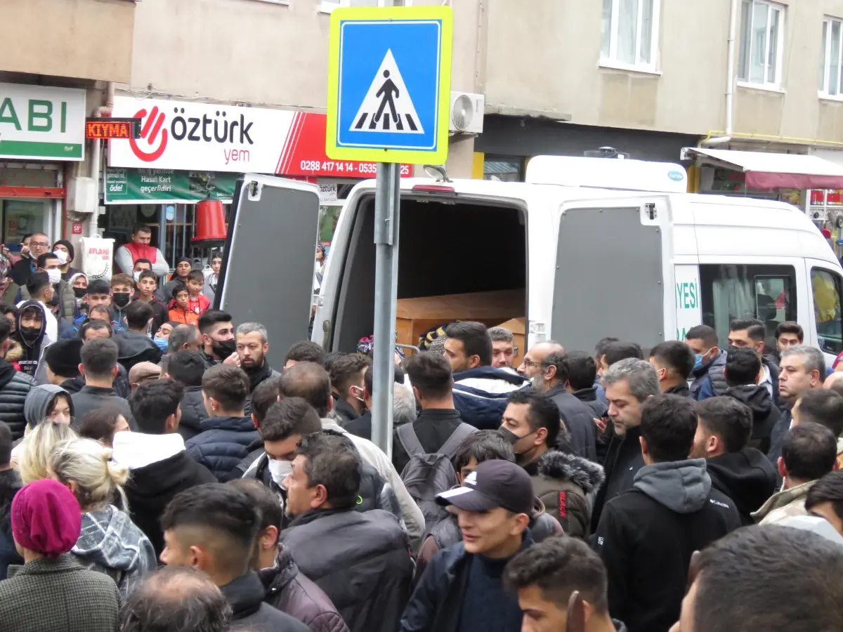 Son dakika haberleri: Kırklareli\'nde silahlı kavgada hayatını kaybeden çocuğun cenazesi toprağa verildi