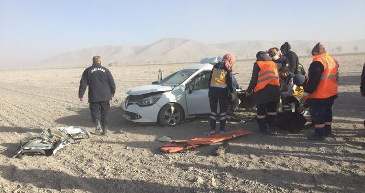 Son dakika... Konya\'da \'kum fırtınası\', kazalara neden oldu: 2 ölü, 10 yaralı (2)