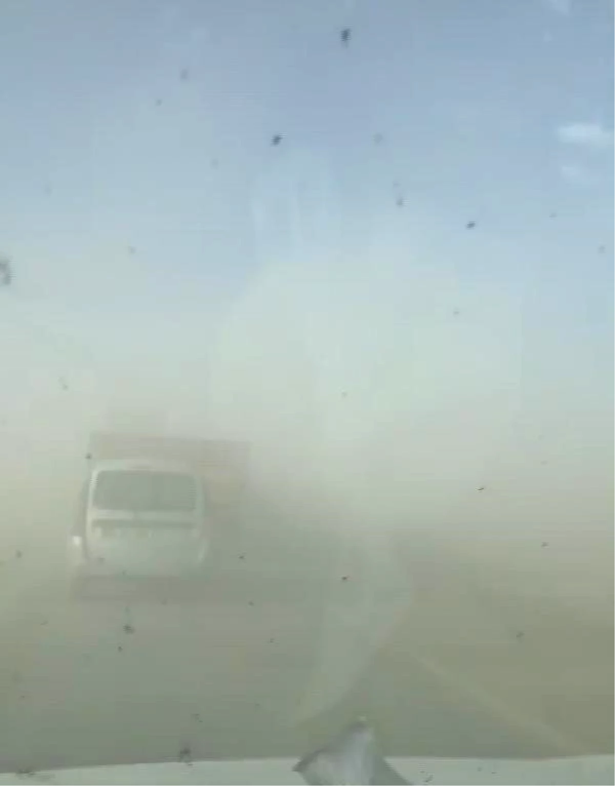 Konya\'da kum fırtınası; sürücüler zor anlar yaşadı
