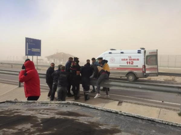 Konya'da kum fırtınası; sürücüler zor anlar yaşadı (2)