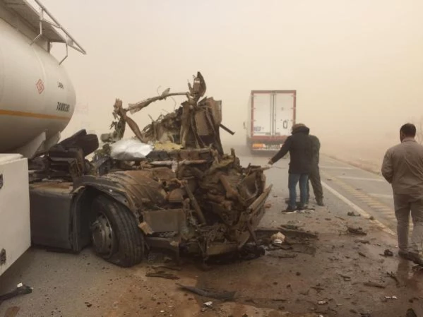 Konya'da kum fırtınası; sürücüler zor anlar yaşadı (2)