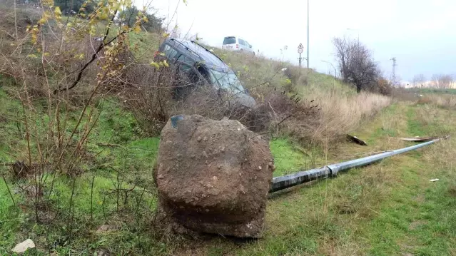 Köpeğe çarpmamak için kaza yaptı