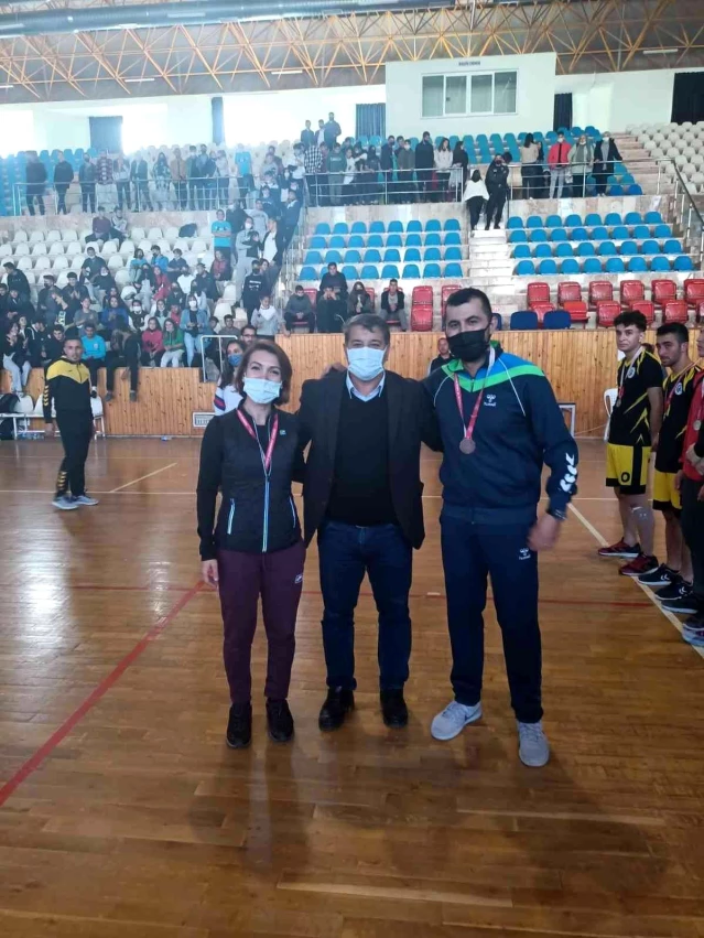 Son dakika... Kumluca'da Liseler Erkek Hentbol Şampiyonası sona erdi