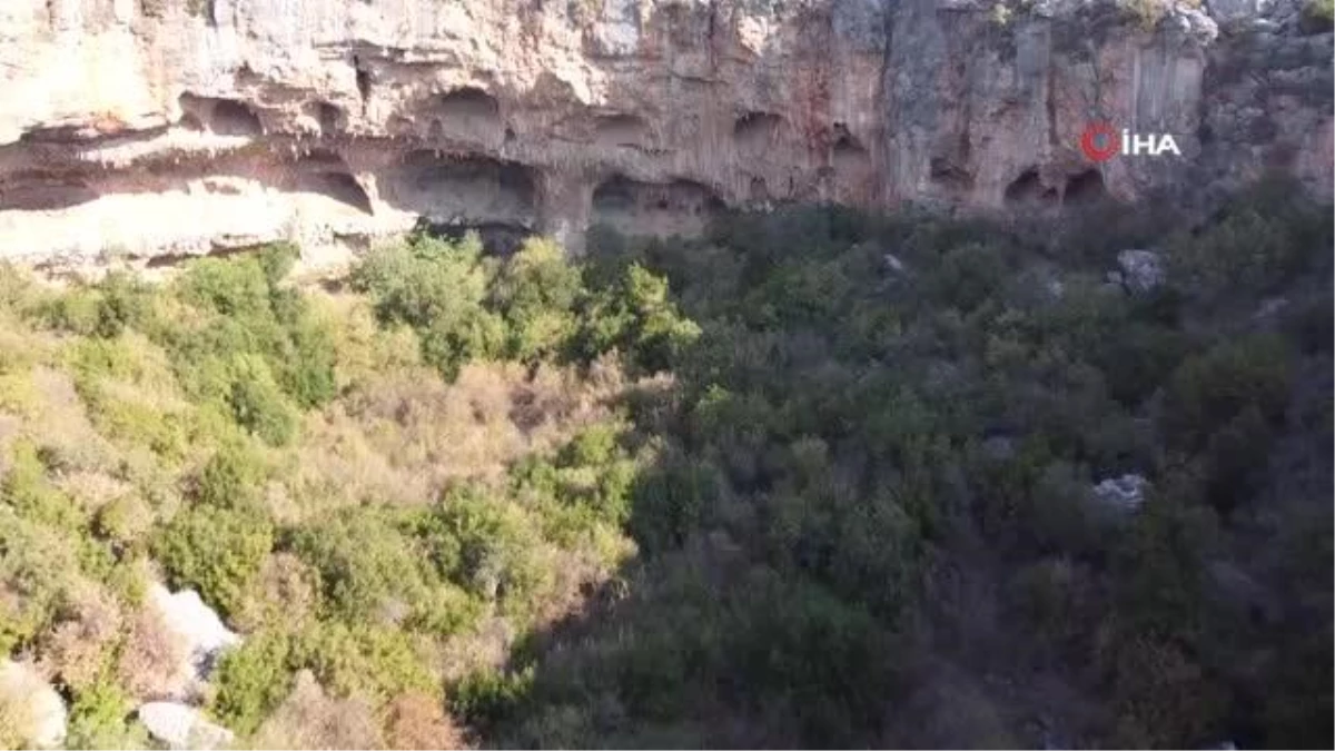 Kuş sesleri yükselen doğa harikası "Aşağı Dünya Obruğu"