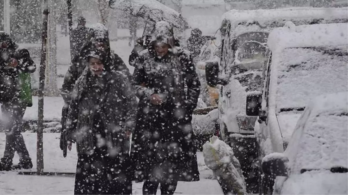 Son dakika! Meteoroloji\'den yeni uyarı: Fırtına yurdu terk ediyor, doğu bölgelerde kar yağışı görülecek